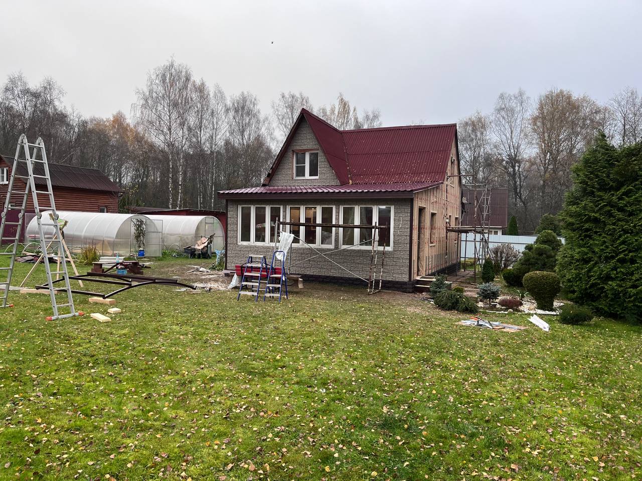 Комплексная реконструкция загородного дома: от крыльца до новой крыши 8