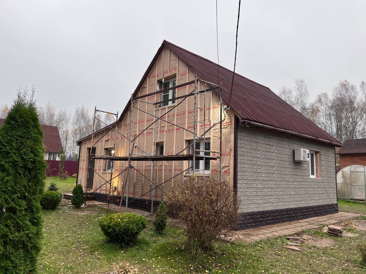 Комплексная реконструкция загородного дома: от крыльца до новой крыши 9